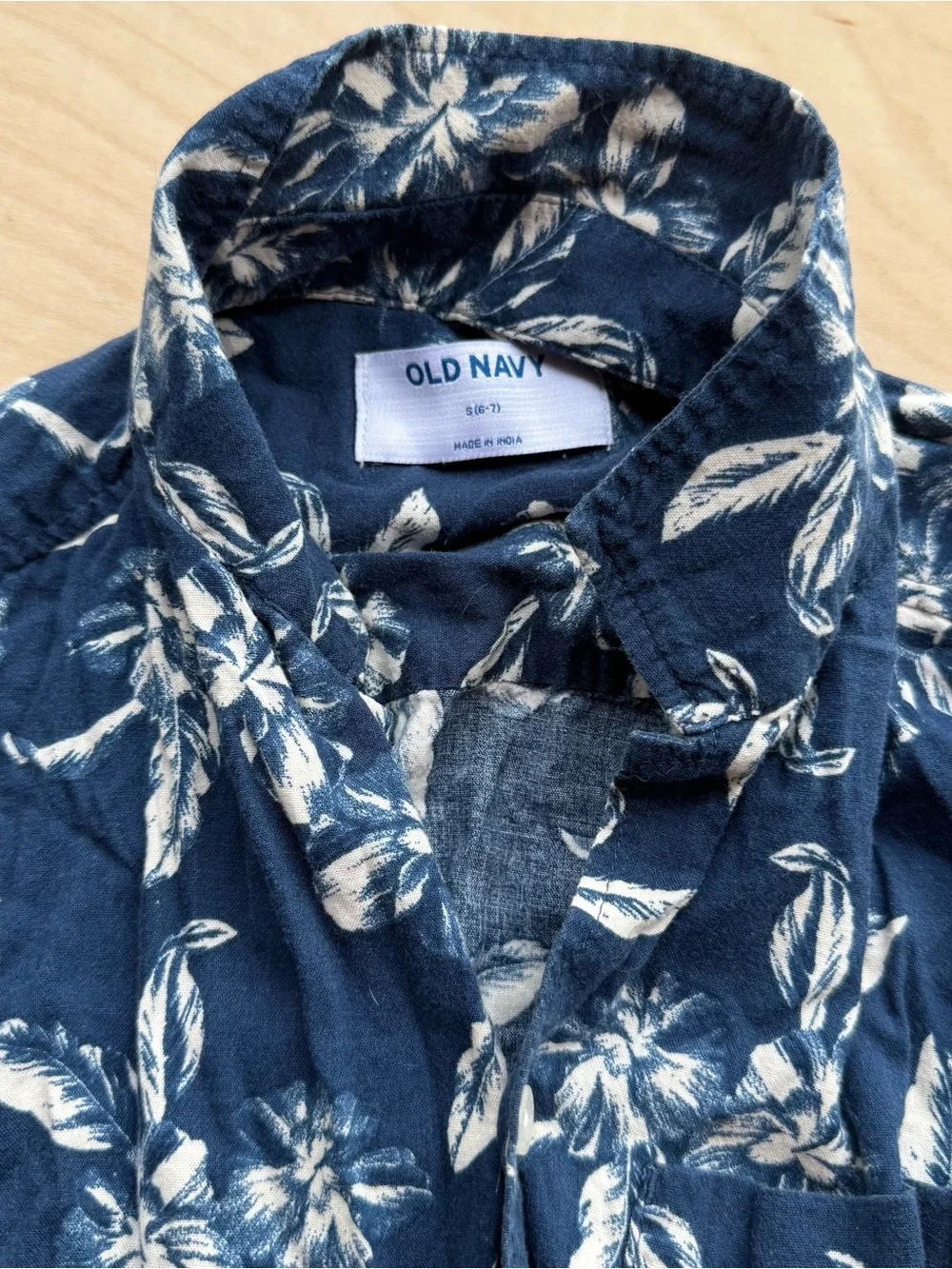 Old Navy Kids Navy Blue Floral Hawaiian Button Up Short Sleeve Shirt size S 6/7